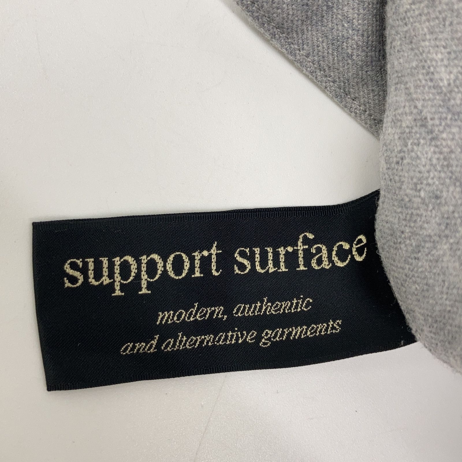 support surface サポートサーフェス グレー フリルデザイン ロング 