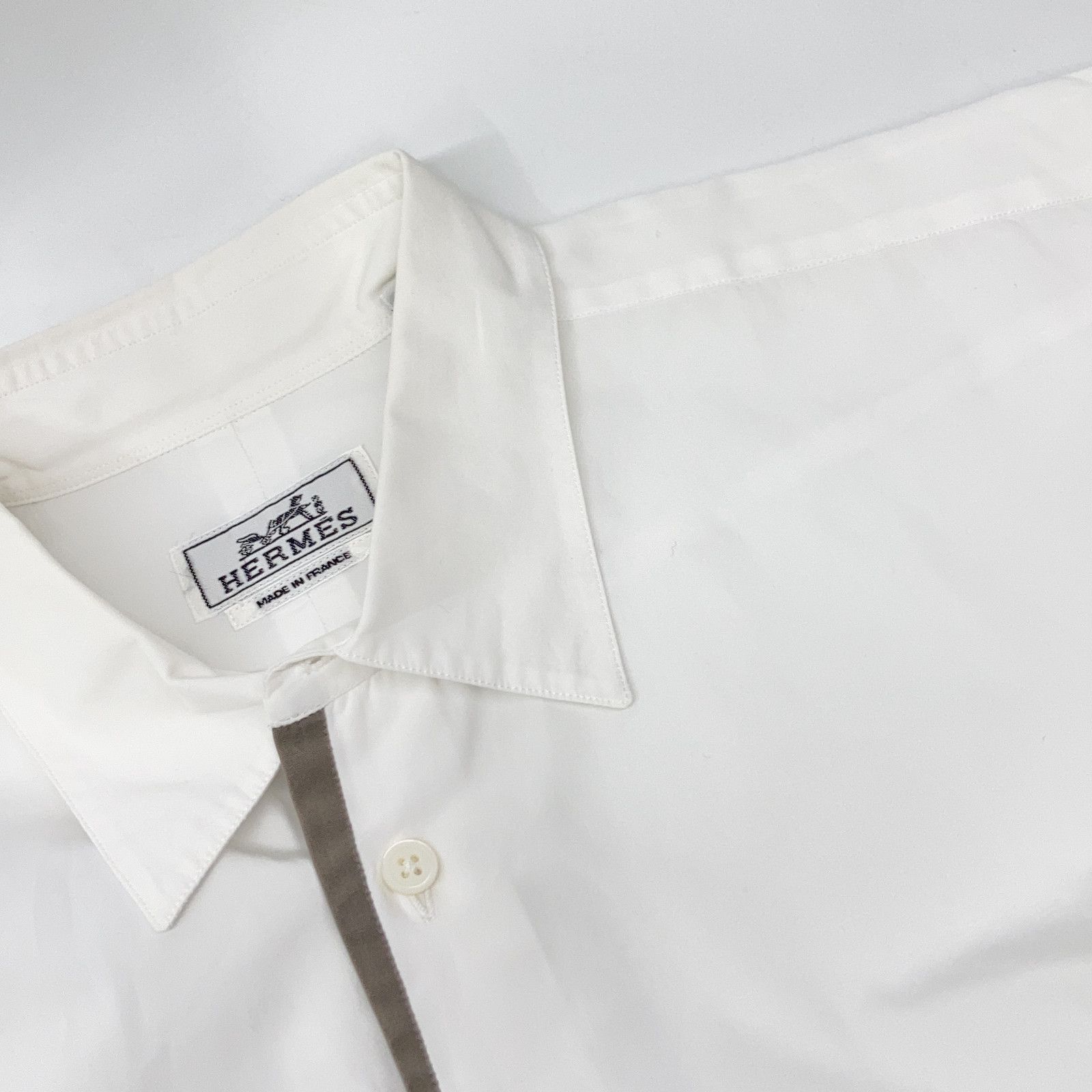 HERMES エルメス 21AW 12-5607 ホワイト×グレー コットン セリエカフスボタン レギュラーカラーオーバーサイズシャツ」 40 HERMES エルメス 21AW 12-5607 ホワイト×グレー コットン セリエカフスボタン レギュラーカラーオーバーサイズシャツ」 40