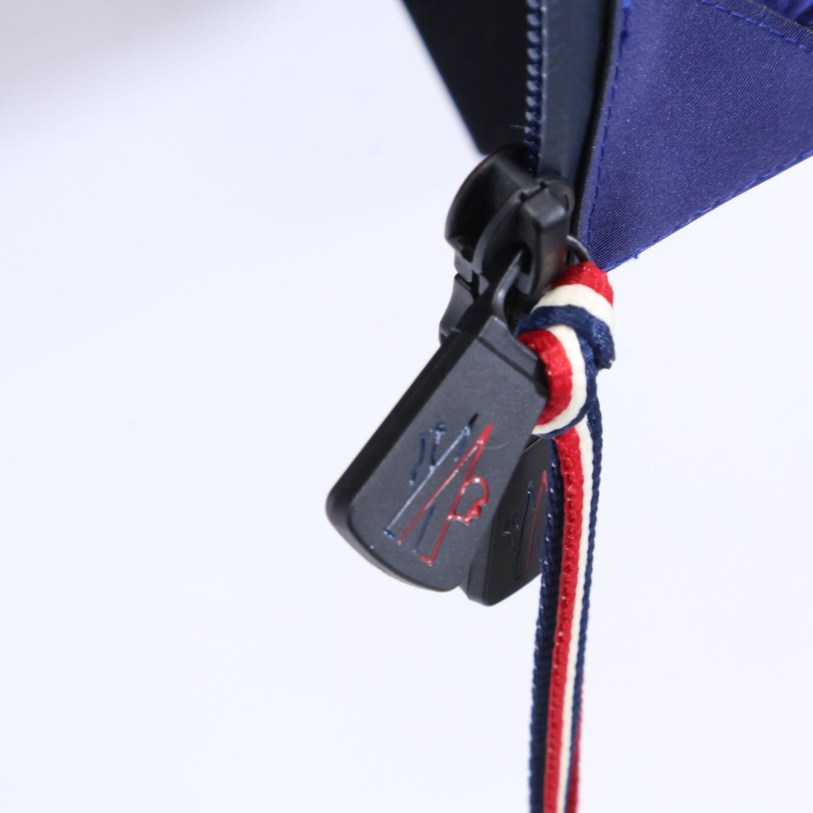 MONCLER　モンクレール　GRENOBLEグルノーブル【新品同様】DAY-NAMICコレクション BARNAVE フーディダウンジャケット　4