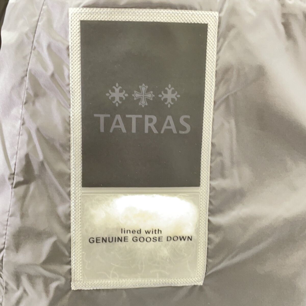 TATRAS タトラス 23AW MTAT23A4842-D POSEIDONE/ポセイドーネ グレー フーデッドダウンベスト 04 TATRAS タトラス 23AW MTAT23A4842-D POSEIDONE/ポセイドーネ グレー フーデッドダウンベスト 04