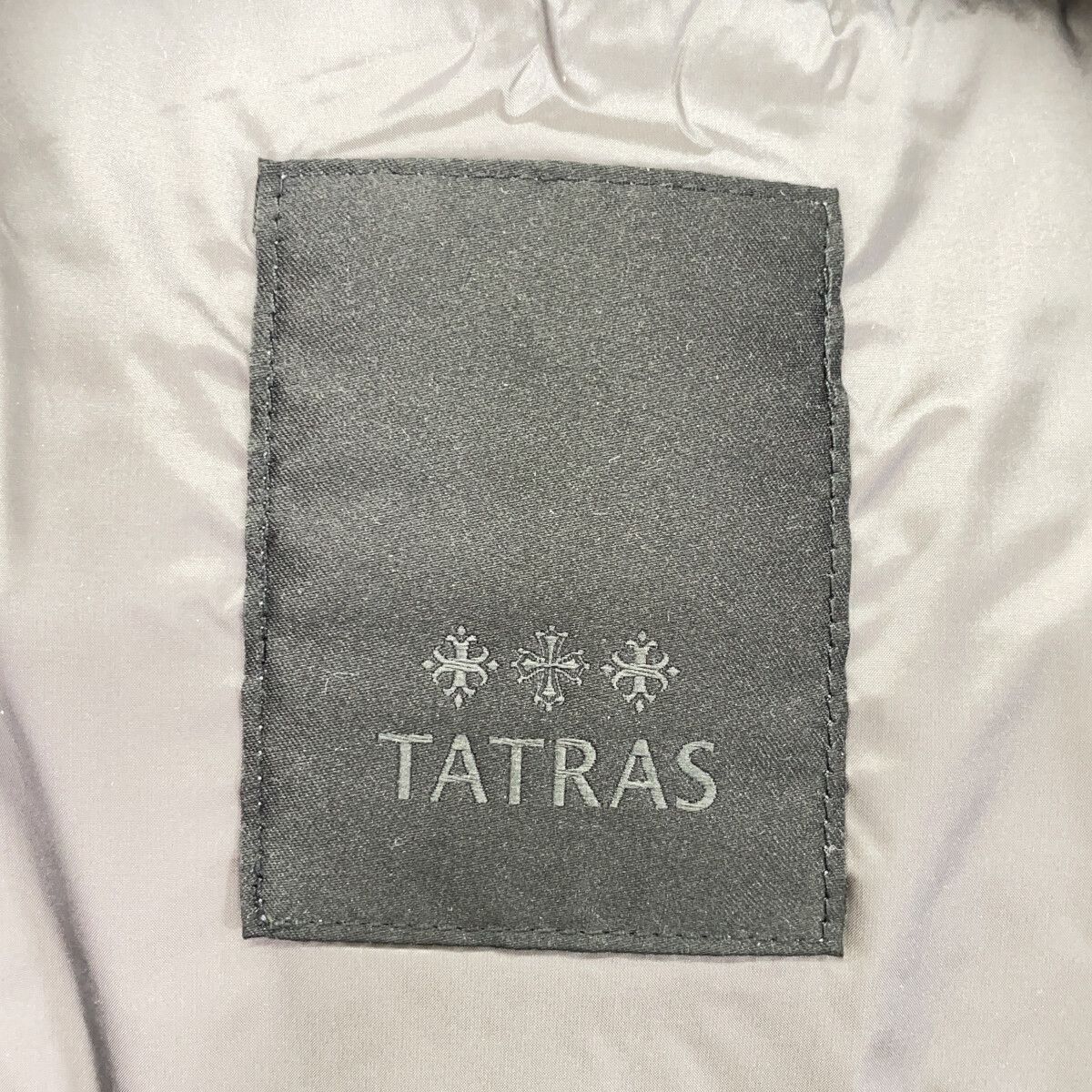 TATRAS タトラス 23AW MTAT23A4842-D POSEIDONE/ポセイドーネ グレー フーデッドダウンベスト 04 TATRAS タトラス 23AW MTAT23A4842-D POSEIDONE/ポセイドーネ グレー フーデッドダウンベスト 04