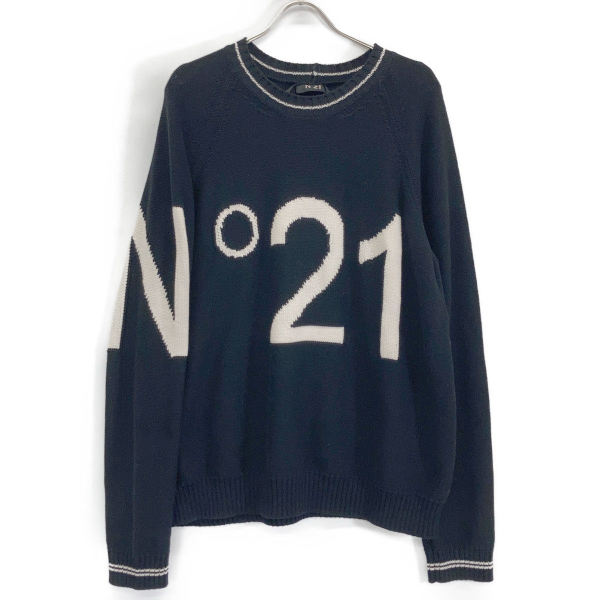 N゜21　ヌメロ ヴェントゥーノ　24年 ブラック ビッグロゴクルーネックニット 24SU-A015-7523-3496　52