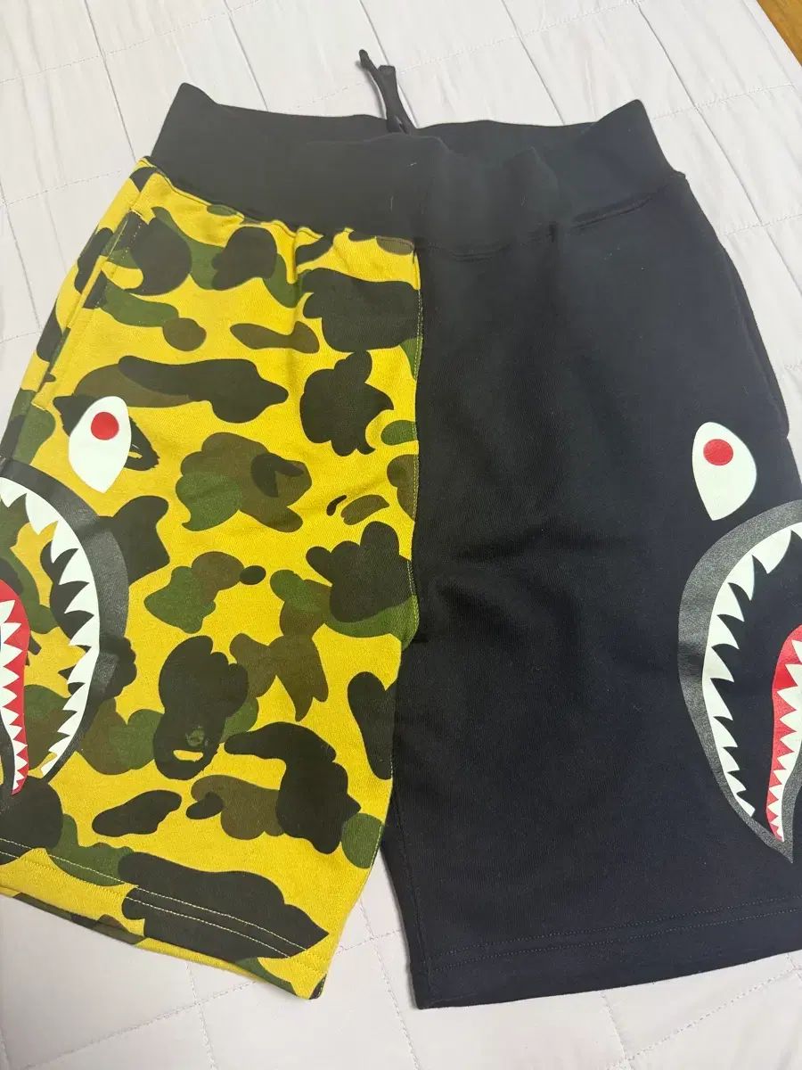 A BATHING APE アベイシングエイプ シャーク ハーフパンツ