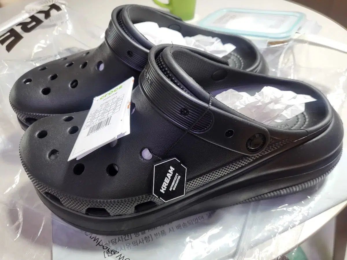 Crocs ブラック サンダル