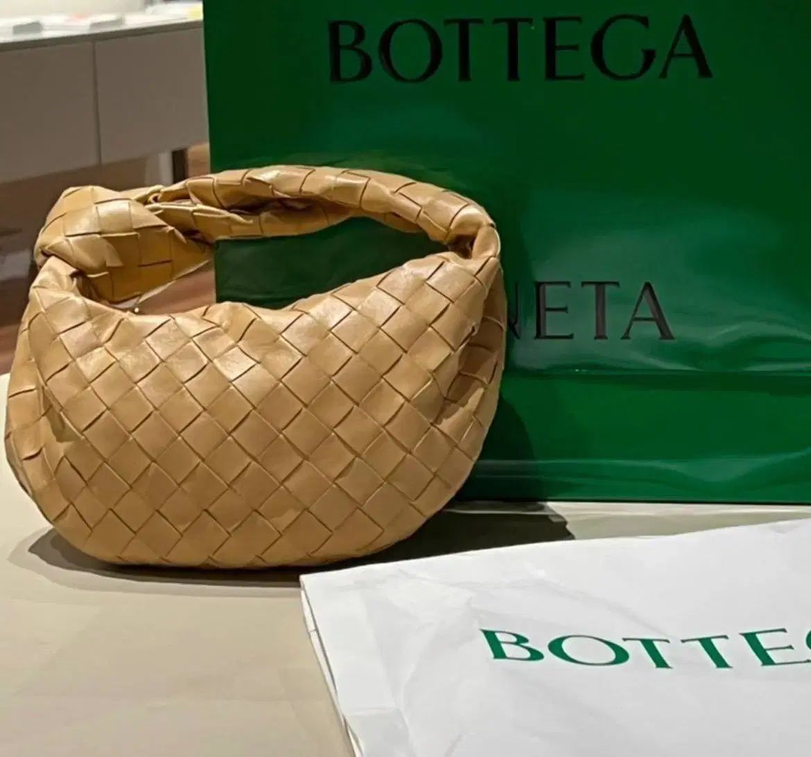 BOTTEGA VENETA ボッテガ・ヴェネタ ミニ ジョディバッグ ベージュ アーモンド色