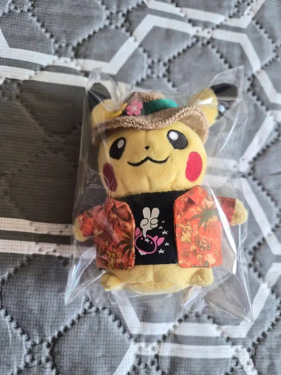日本正規品 ポケモンセンター アローラ Festival ピカチュウ ぬいぐるみ キーホルダー (アジェチュ)
