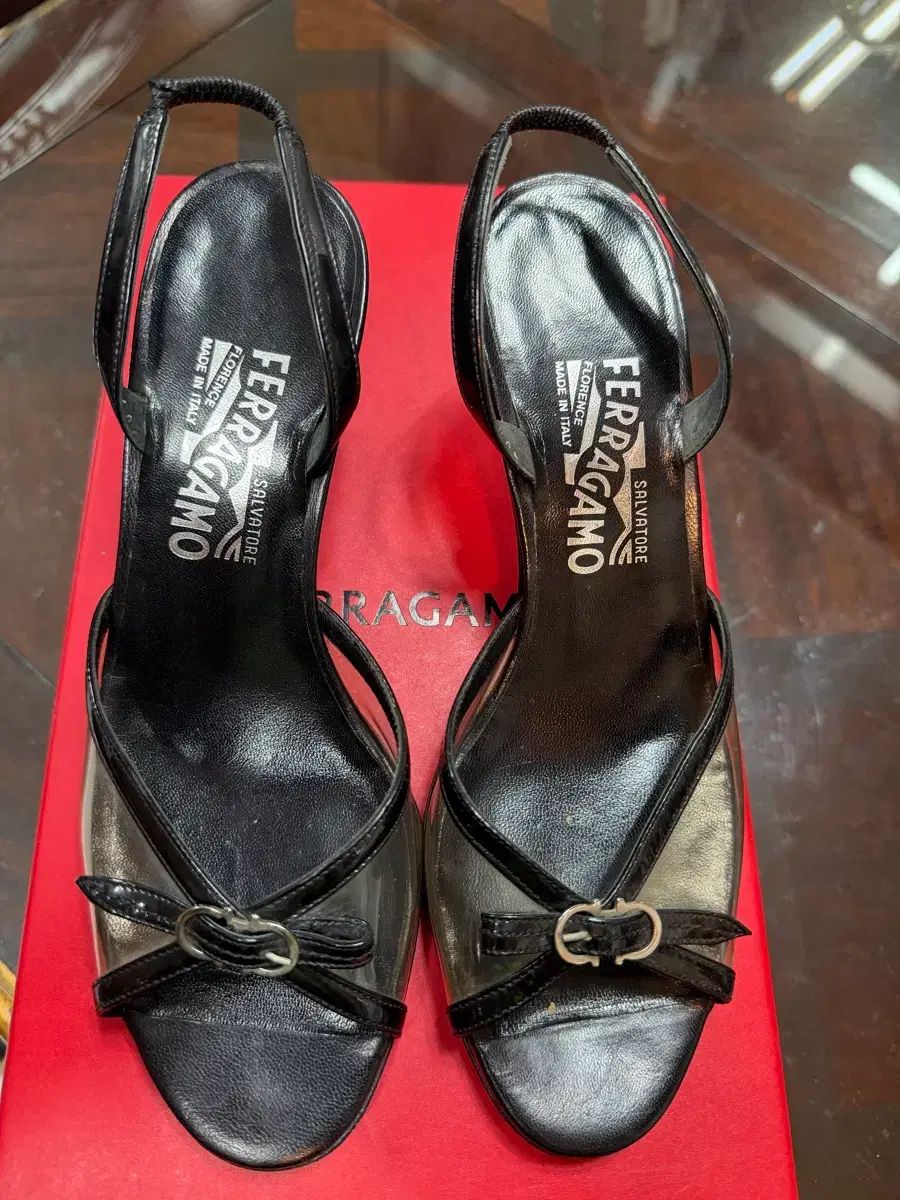 FERRAGAMO フェラガモ 正規品 レディース 靴 高く買って出品します^^* 今、ブンゲジャンターに