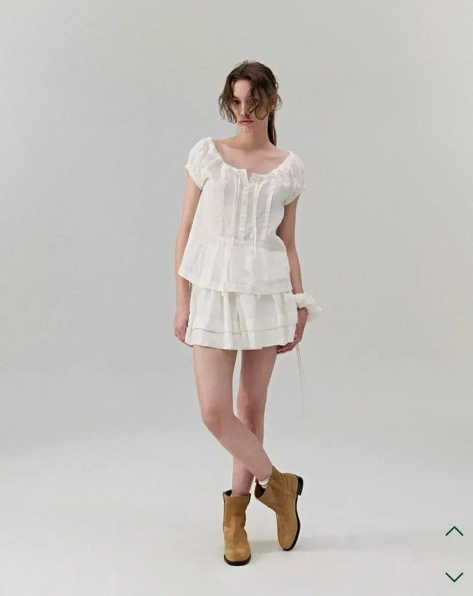 ザ・バーネット pufleat blouse (新品)