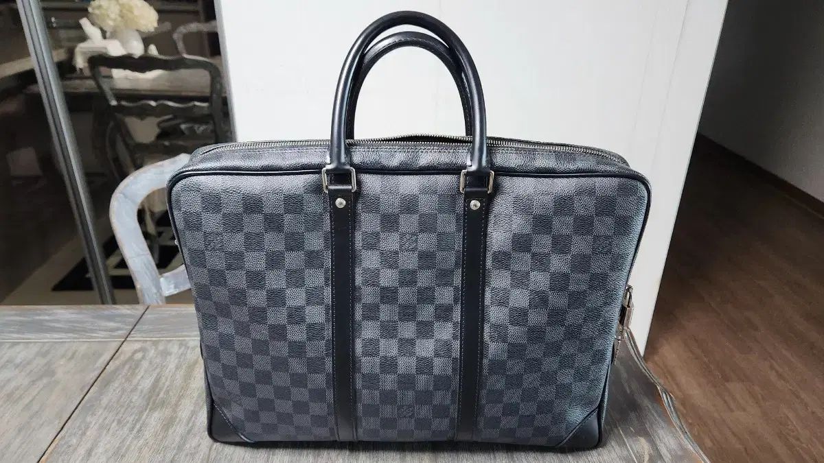 Louis Vuitton ルイヴィトン ポルト ドキュマン ボヤージュ ブリーフケース 書類かばん