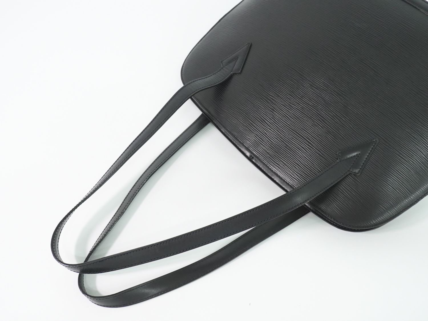 本物 ルイヴィトン LOUIS VUITTON LV リュサック エピ レザー