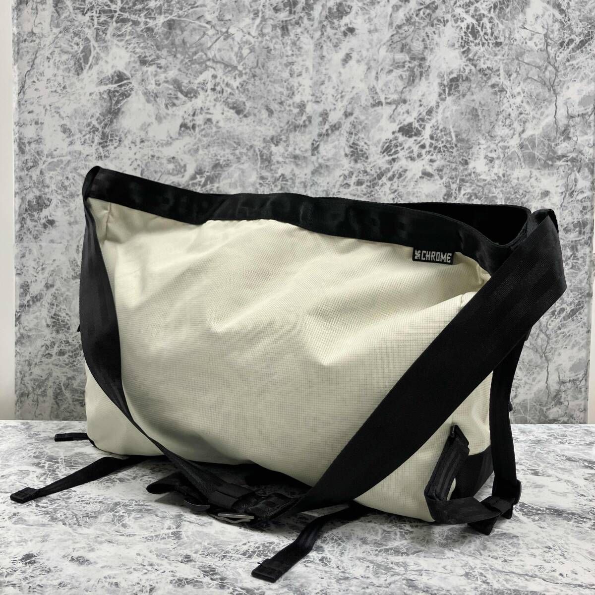 CHROME / クロームインダストリーズ メッセンジャーバッグ NEWSPAPER MESSENGER Alexander Lee Chang