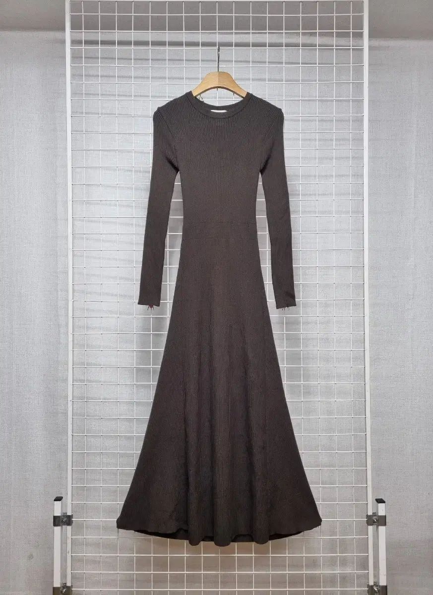 アモング ニット ONE PIECE 55 (DARK KHAKI)