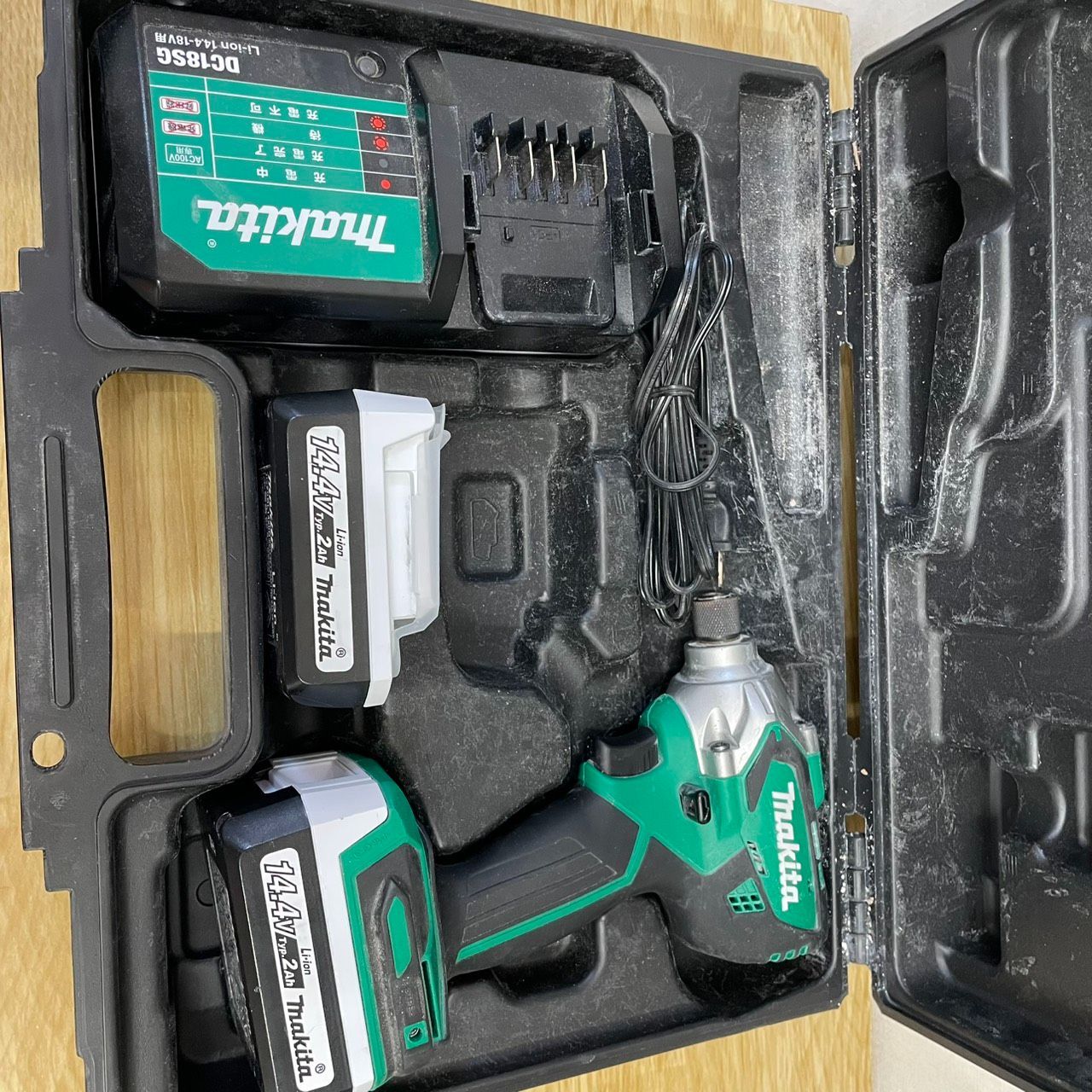 ■マキタ Makita MTD001DSAX 14.4v 充電式インパクトドライバ A26-1852