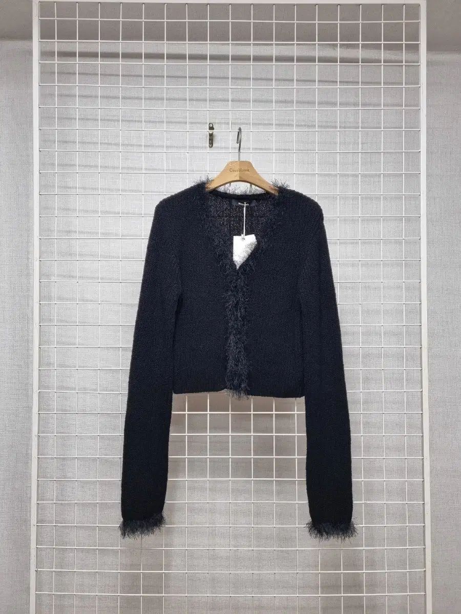 （新品）DIAGONAL ブラック ニットカーディガン（春）