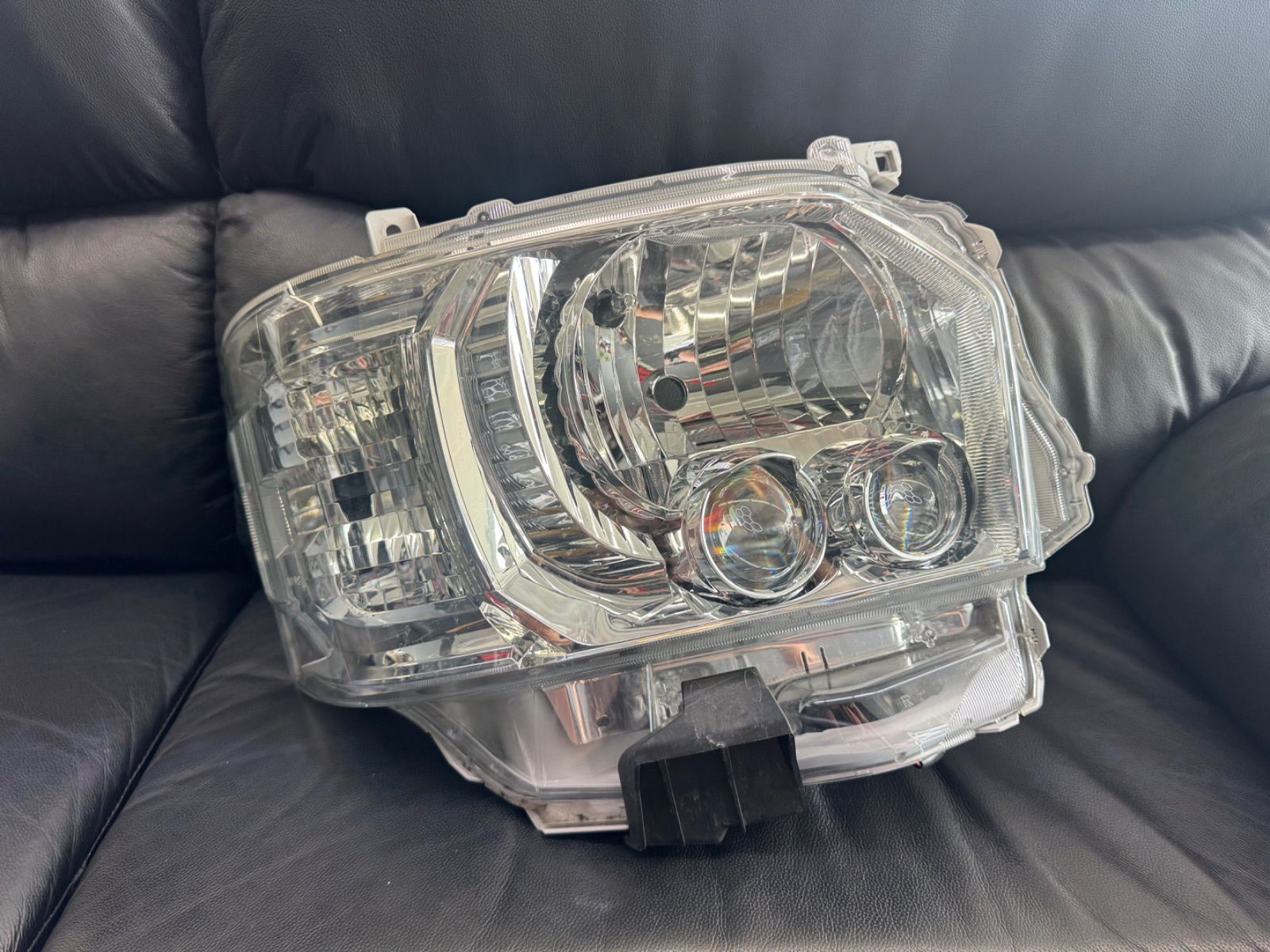 ハイエース 純正LEDヘッドライト 右側のみ 損傷無し品です！ - メルカリ
