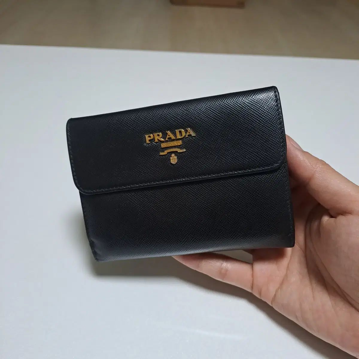 100%/正規品 PRADA プラダ サフィアーノ メタル フラップ 二つ折り財布