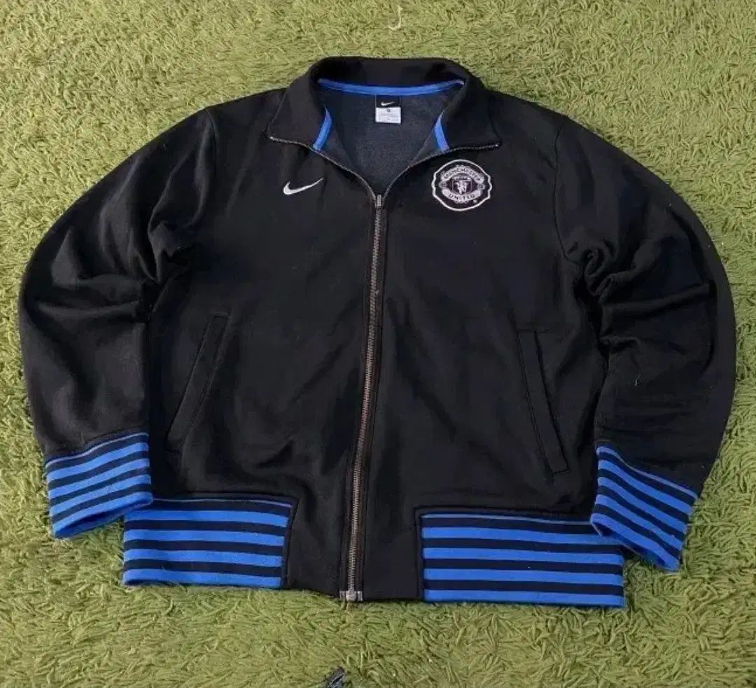 アディダス MANCHESTER UNITED FC ブラック トラックジャージ ジップアップジャージ 95/M 8,464円