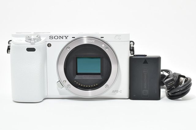 良品＞ SONY(ソニー) ミラーレス一眼 α6000 ボディ ホワイト - メルカリ