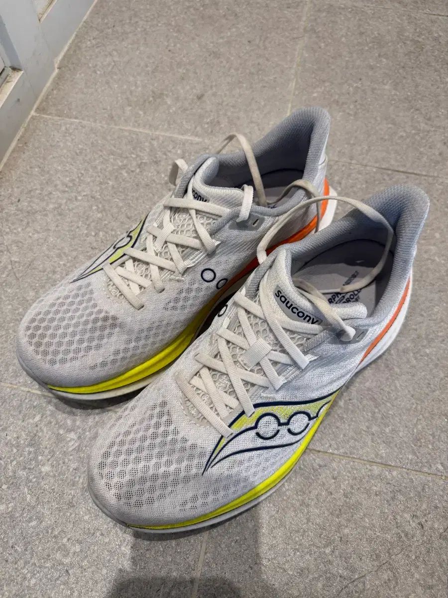 275 Saucony サッカニー エンドルフィン スピード 5 白 シトロン