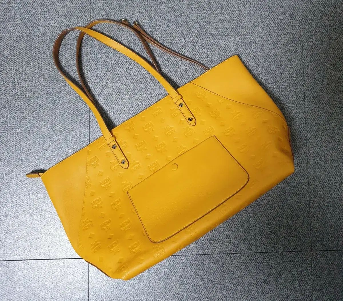 MCM エム シー エム トートバッグ バッグ 出品