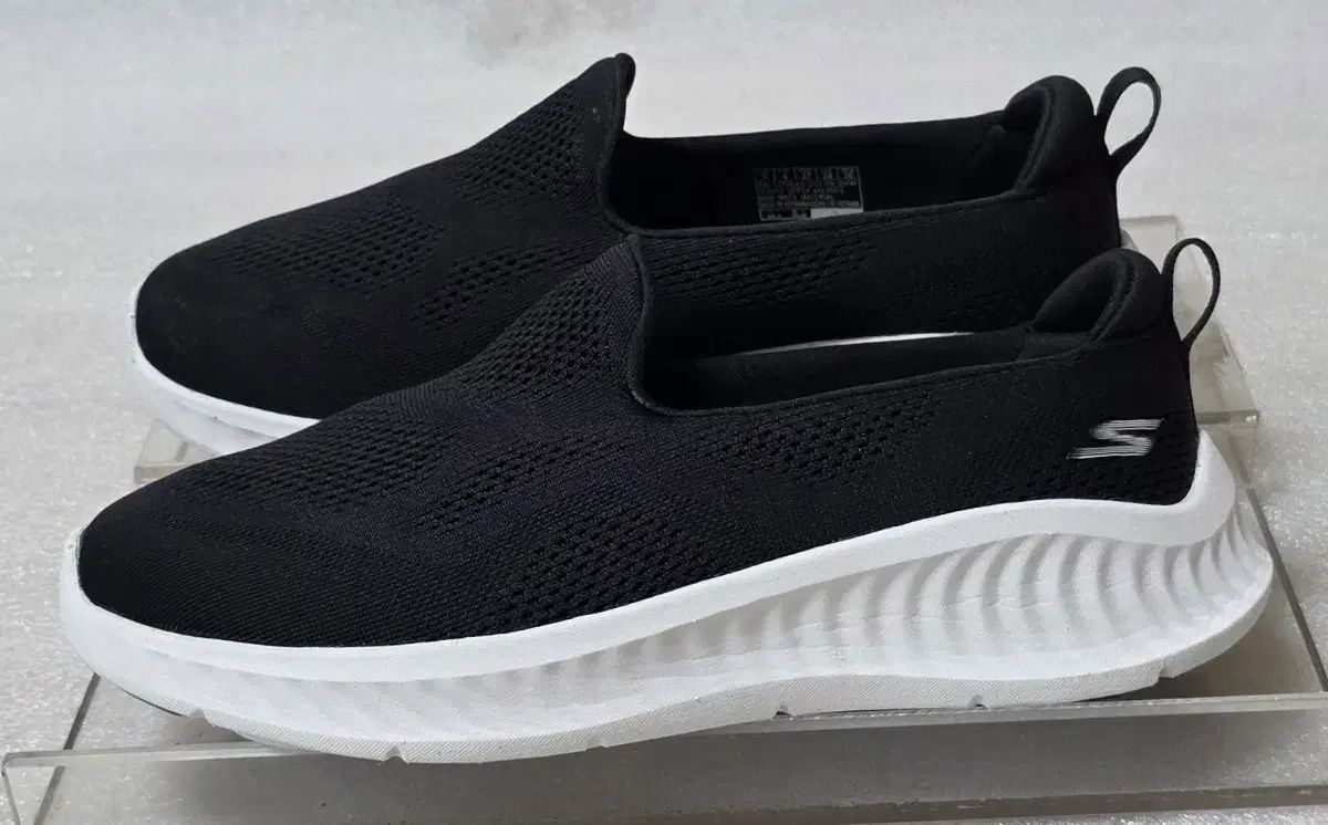 未使用 SKECHERS スケッチャーズ GO WALK ゴーウォーク NOW ナウ AIR エアー COOLER クーラーボックス スニーカー レディース 240