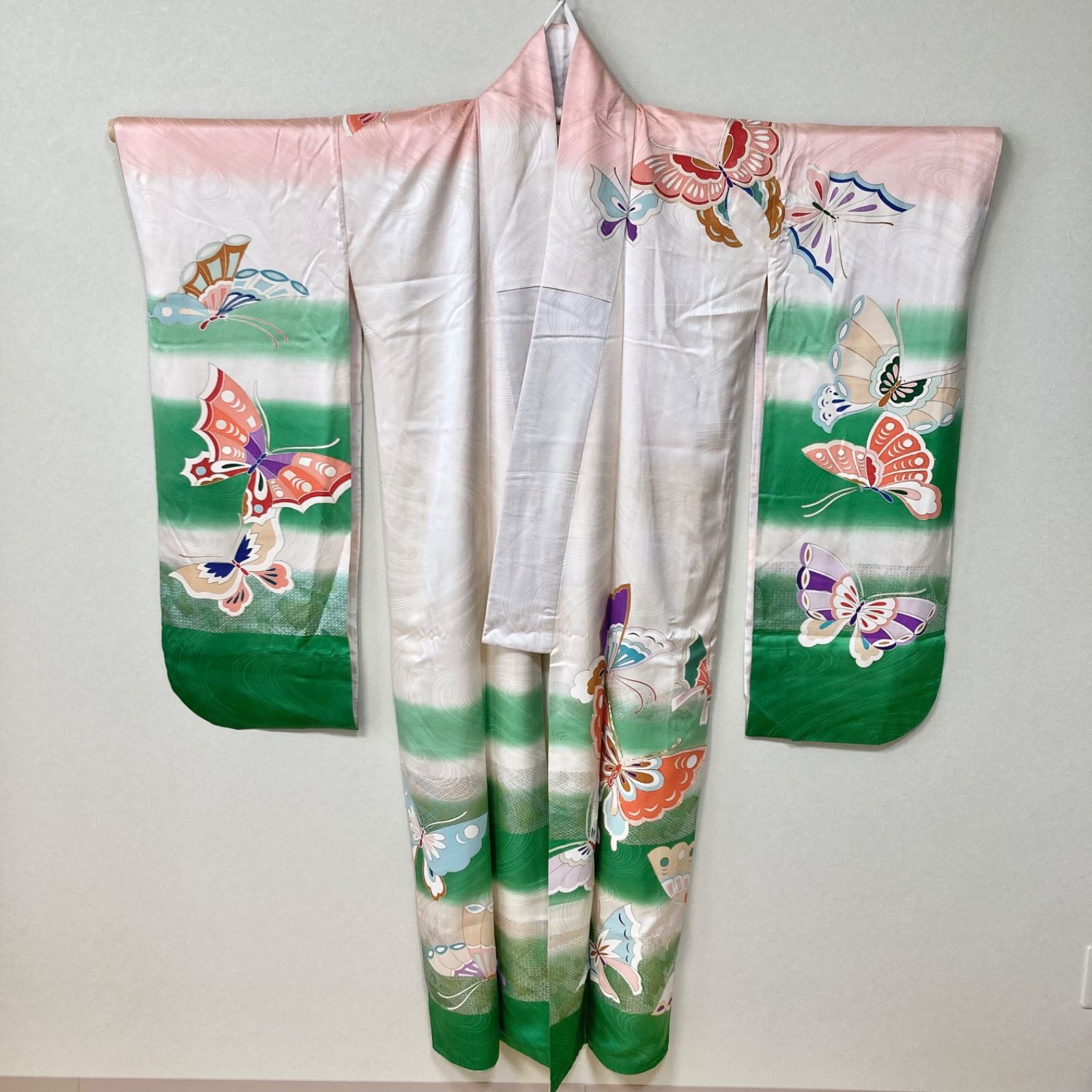 振袖　: 　蝶柄　バタフライ　ちょうちょ　成人式　結婚式　お祝い　和装　和服　着物　260531SG