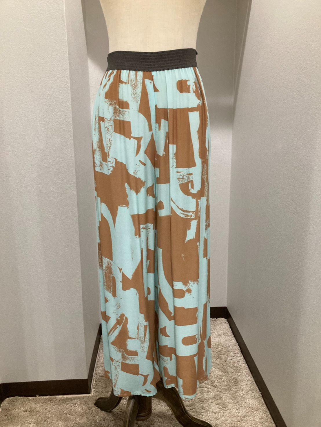 【LIMITED CLEARANCE】50%OFF 定価18700円 セラビ トルコ製生地 アート柄 ワイドパンツ 38 ミントブルー