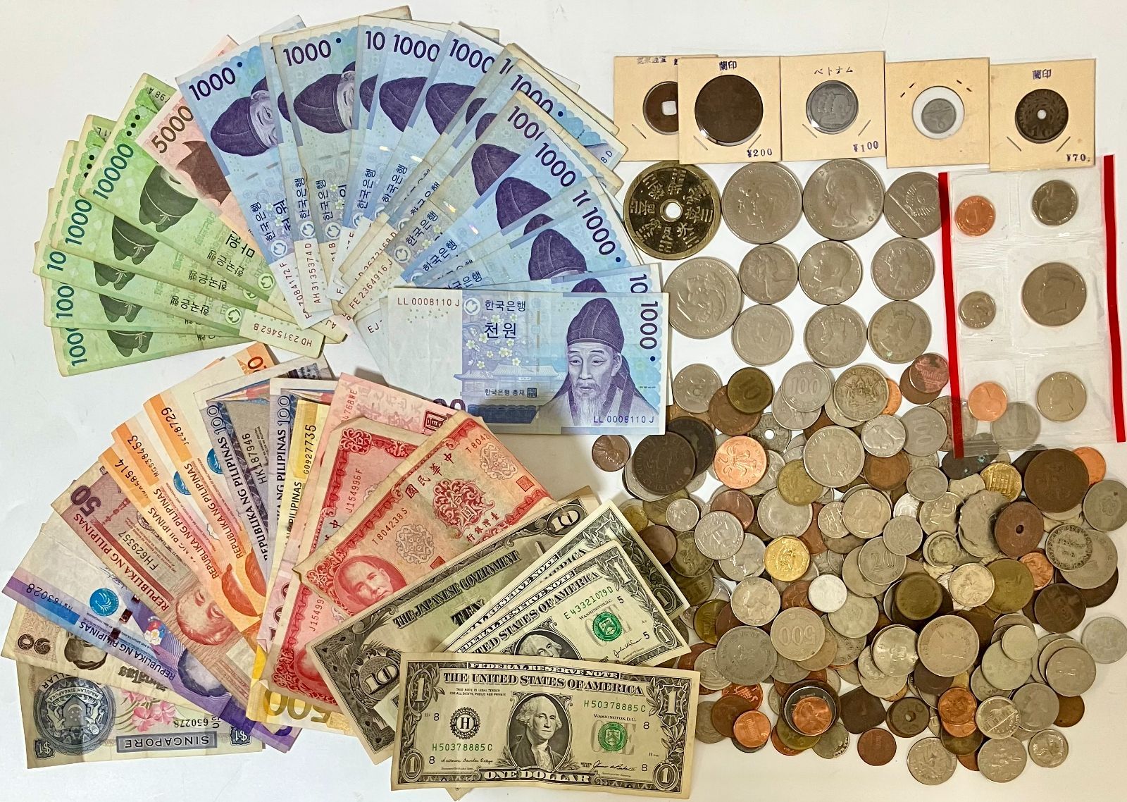 【32815】　外国銭 まとめ 総重量約1㎏ アメリカ　中国　韓国　イギリス　硬貨　紙幣　アンティーク　現状品