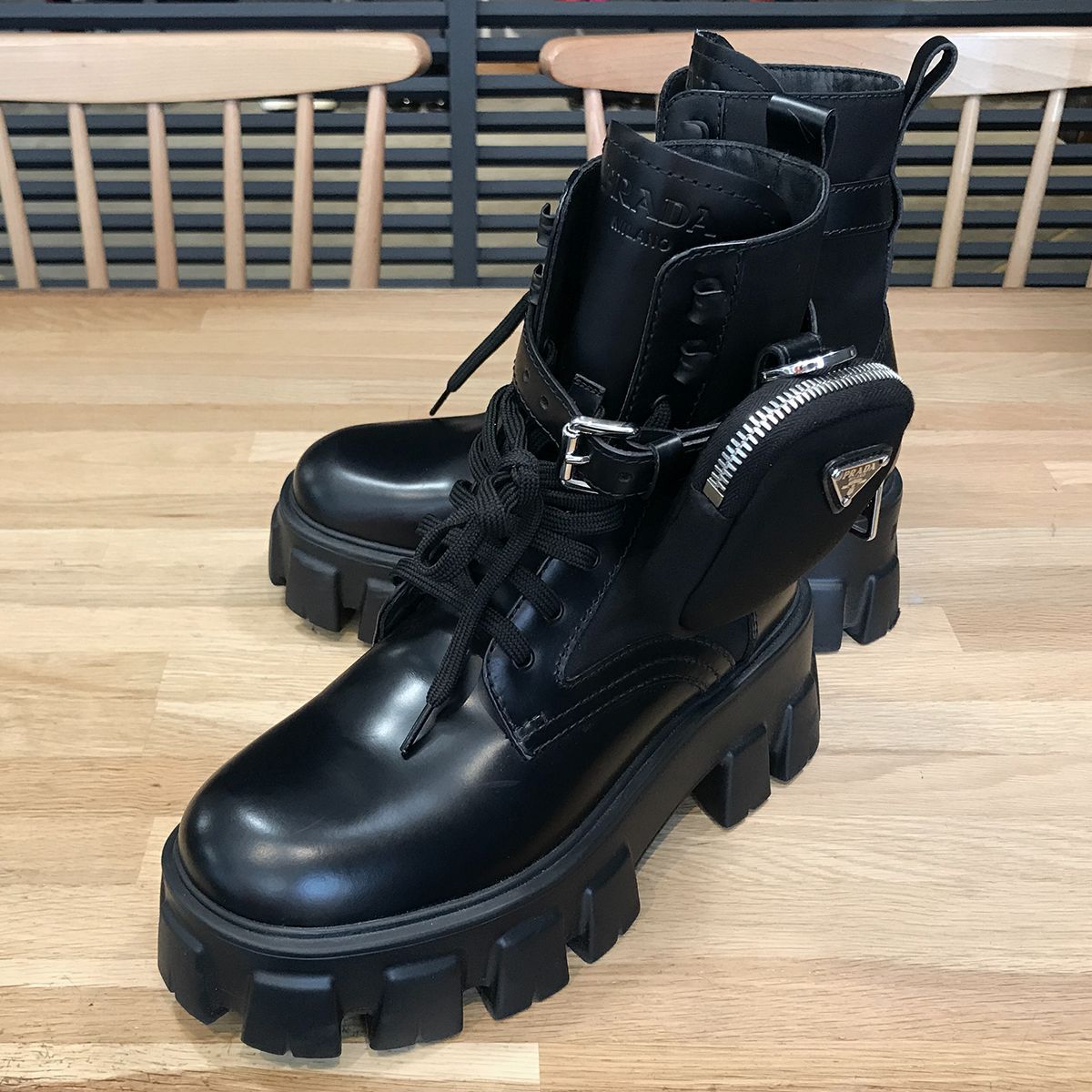 美品 プラダ 現行 モノリス ポーチ付 レザー リナイロン コンバットブーツ ブラック 35.5 約22.5cm 1T255M 15562