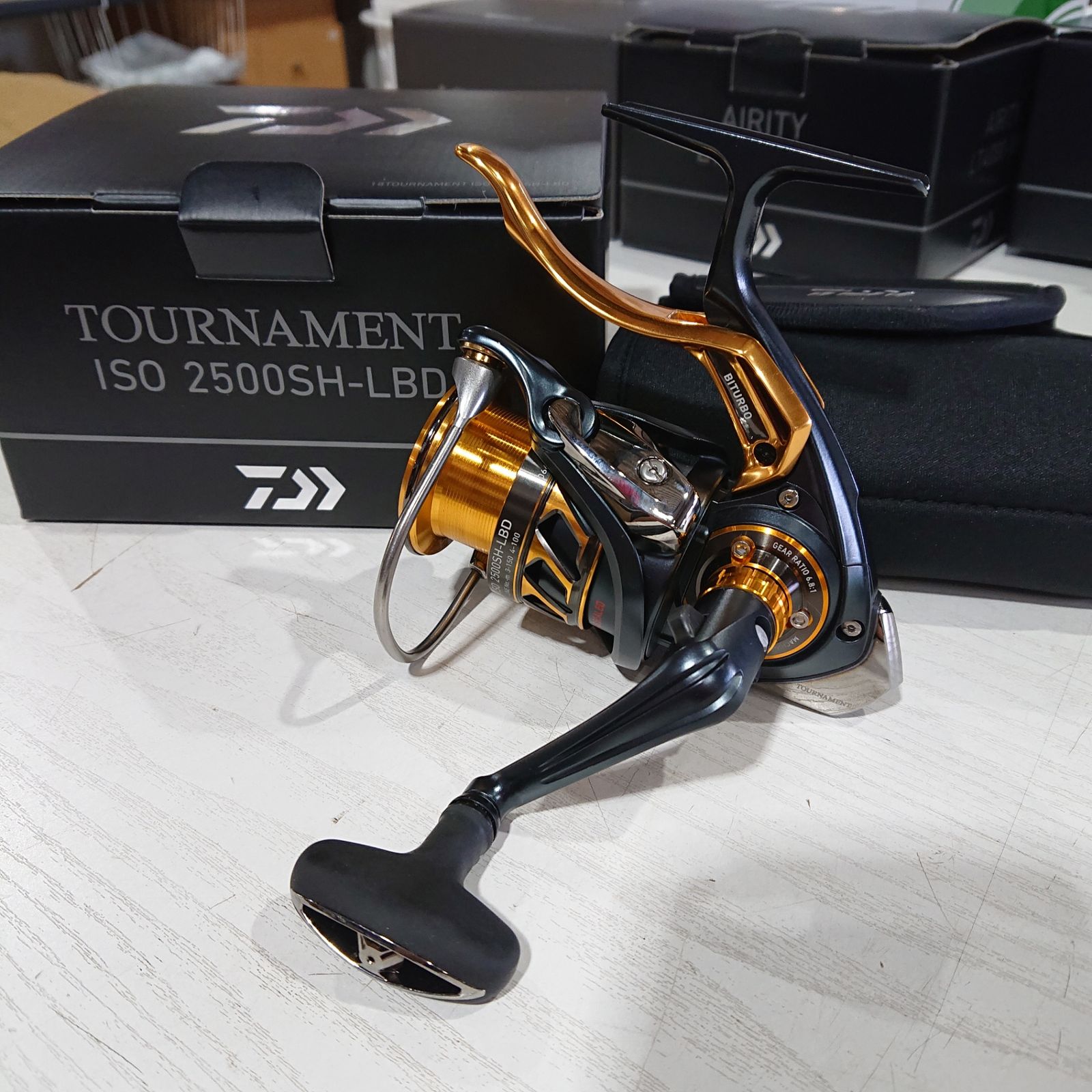 Daiwa 　ダイワ 　18TOURNAMENT　 トーナメント　ISO　2500SH-LBD
