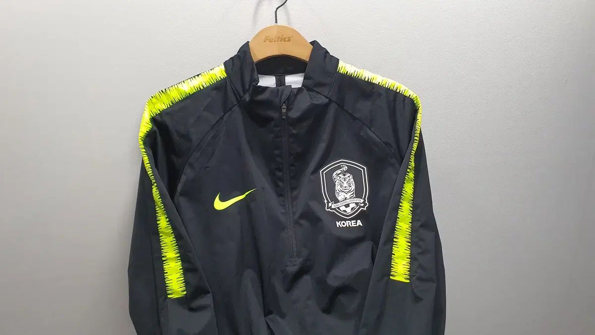 18 20 サッカー 韓国国家代表 シールドトップ 105 (横57 縦77)
