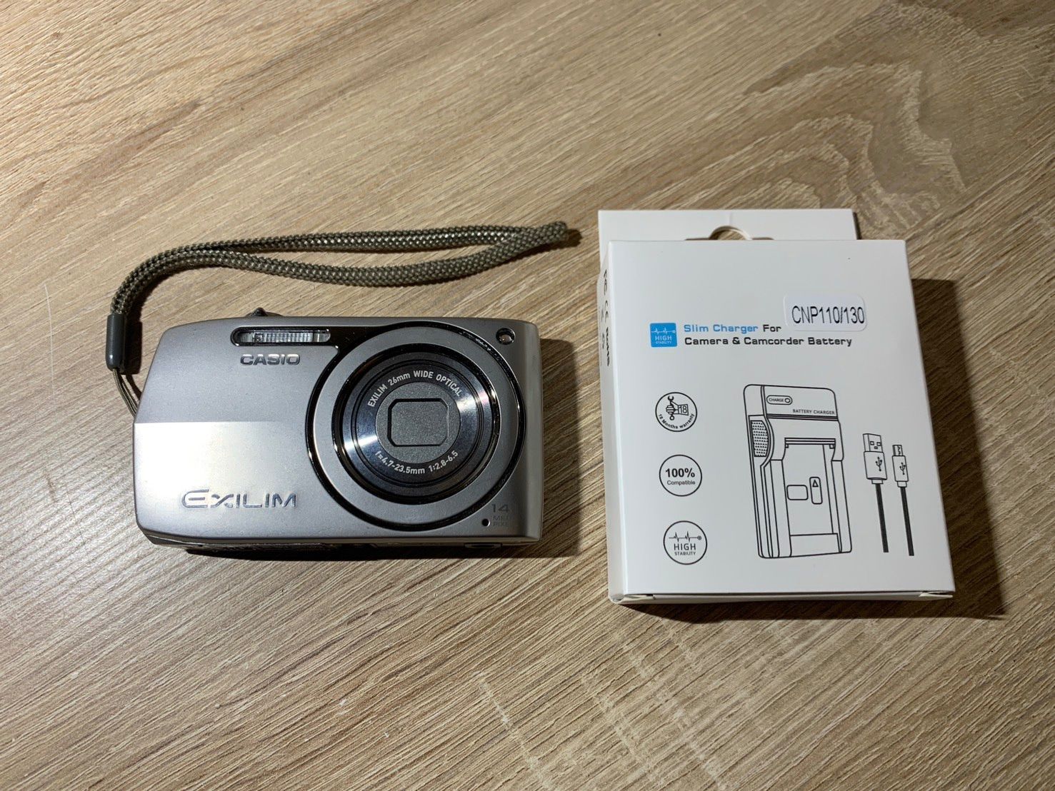 1099 Casio EXILIM EX-Z2000 シルバー デジカメ 【ネ】