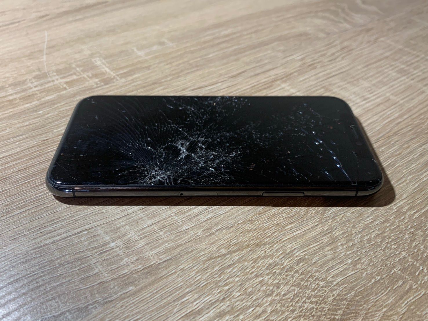 iPhone 11 Pro 64GB スペースグレイ ジャンク品 - メルカリ