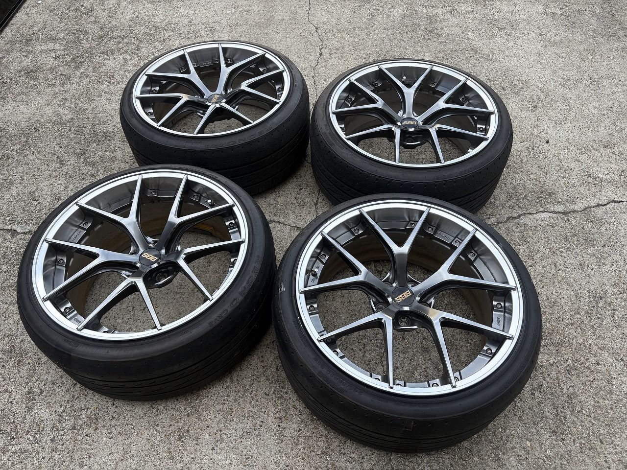 BBS RI-S 20インチ 10J＋30 5-114.3 ブリヂストンタイヤ付き 245-35-20 中古 アルファード ヴェルファイアなど