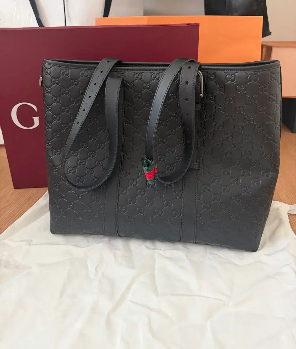 S+級 新作 GUCCI グッチ ロゴ マイクロシマ エンボス トートバッグ ブラック 定価400
