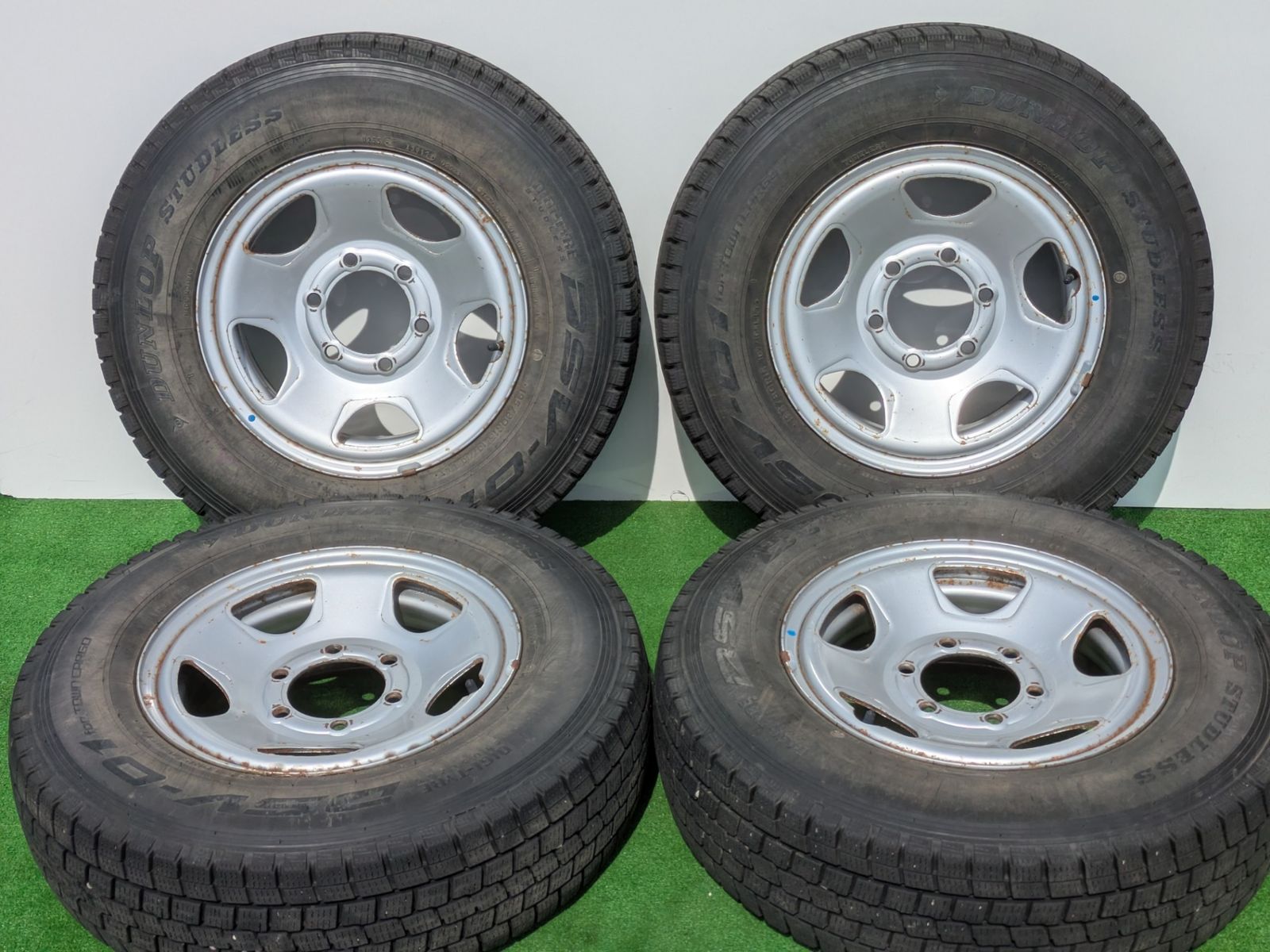 ■2012年製　ダンロップ　DSV-01　■15インチスチール付きスタッドレスタイヤ4本　■195/80R15　ハイエース用