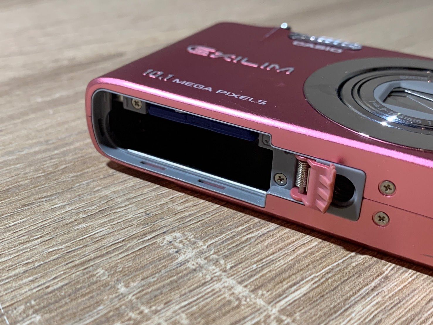 1143 Casio EXILIM EX-Z250 ピンク デジカメ 動作確認済み 訳アリ【ネ
