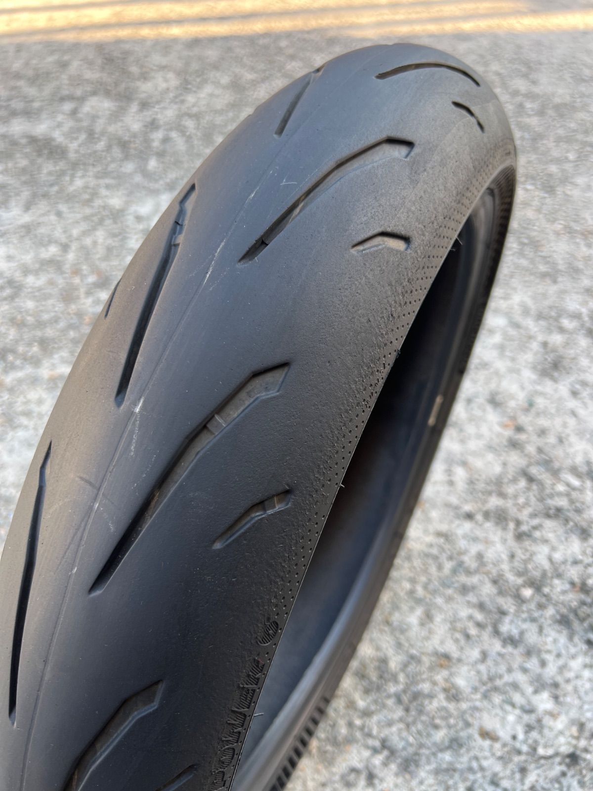 ミシュラン パワー６ 120/70ZR17 1304 5,840円