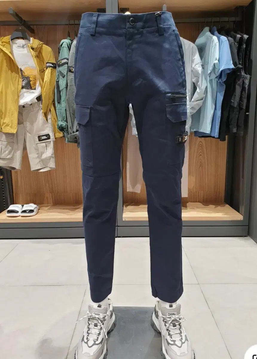 (状態SS出品価格12)NATIONALGEOGRAPHIC タヌ ストレッチ夏用 ストレートカーゴパンツ32 (状態SS出品価格12)NATIONALGEOGRAPHIC タヌ ストレッチ夏用 ストレートカーゴパンツ32