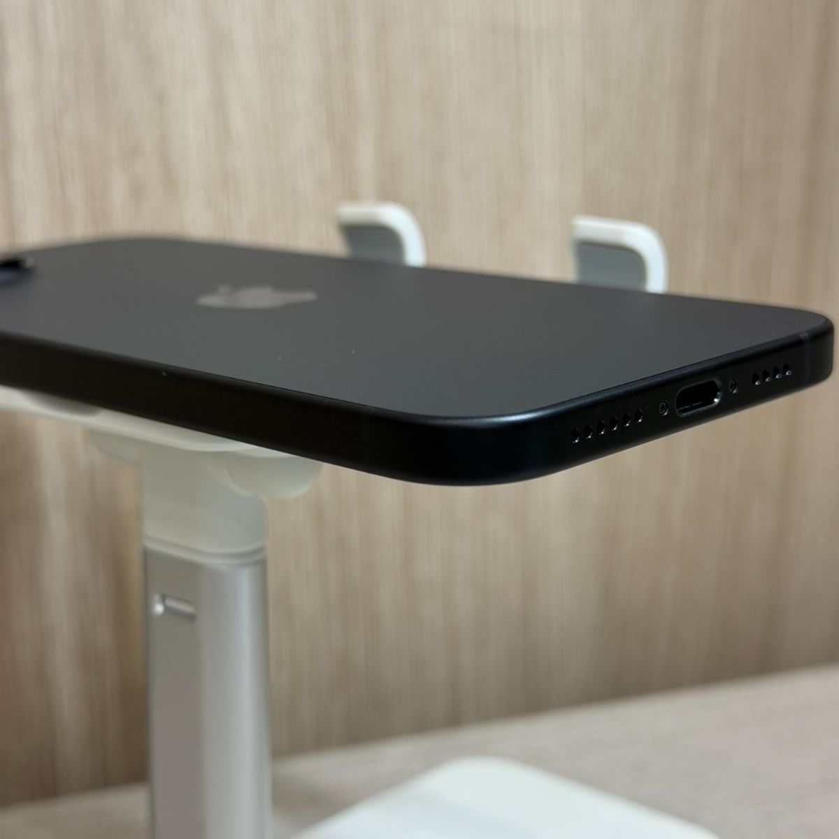 【並品】iPhone 15 Plus 128GB ブラック 本体 【並品】iPhone 15 Plus 128GB ブラック 本体