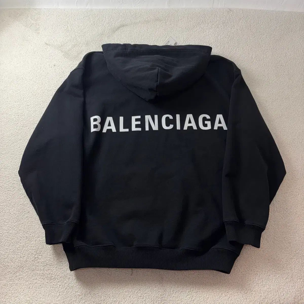 100 バレンシアガ バックロゴ Tシャツ (デパート タグ)