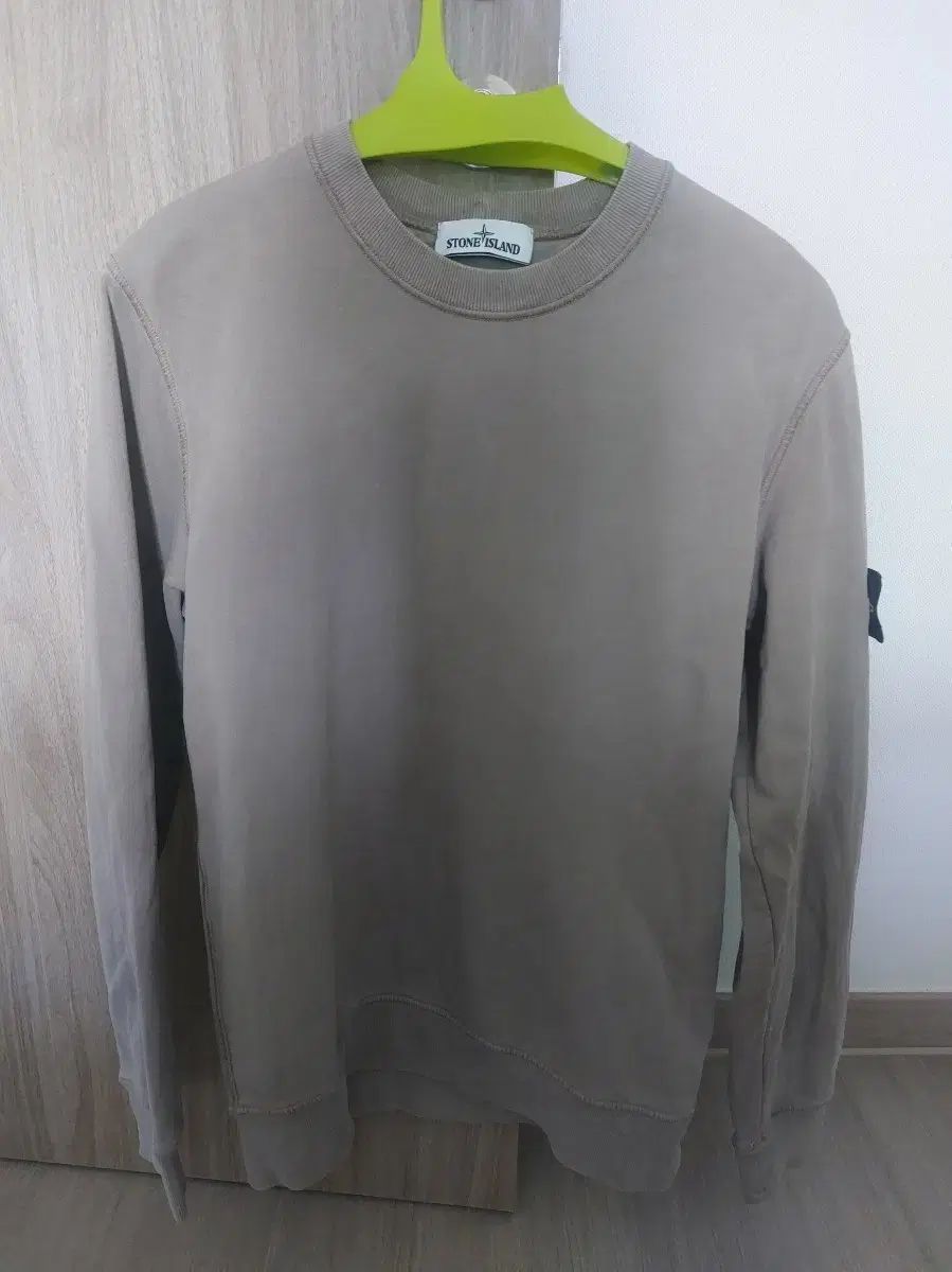 (送料込み) STONE ISLAND ストーンアイランド スウェット Mサイズ