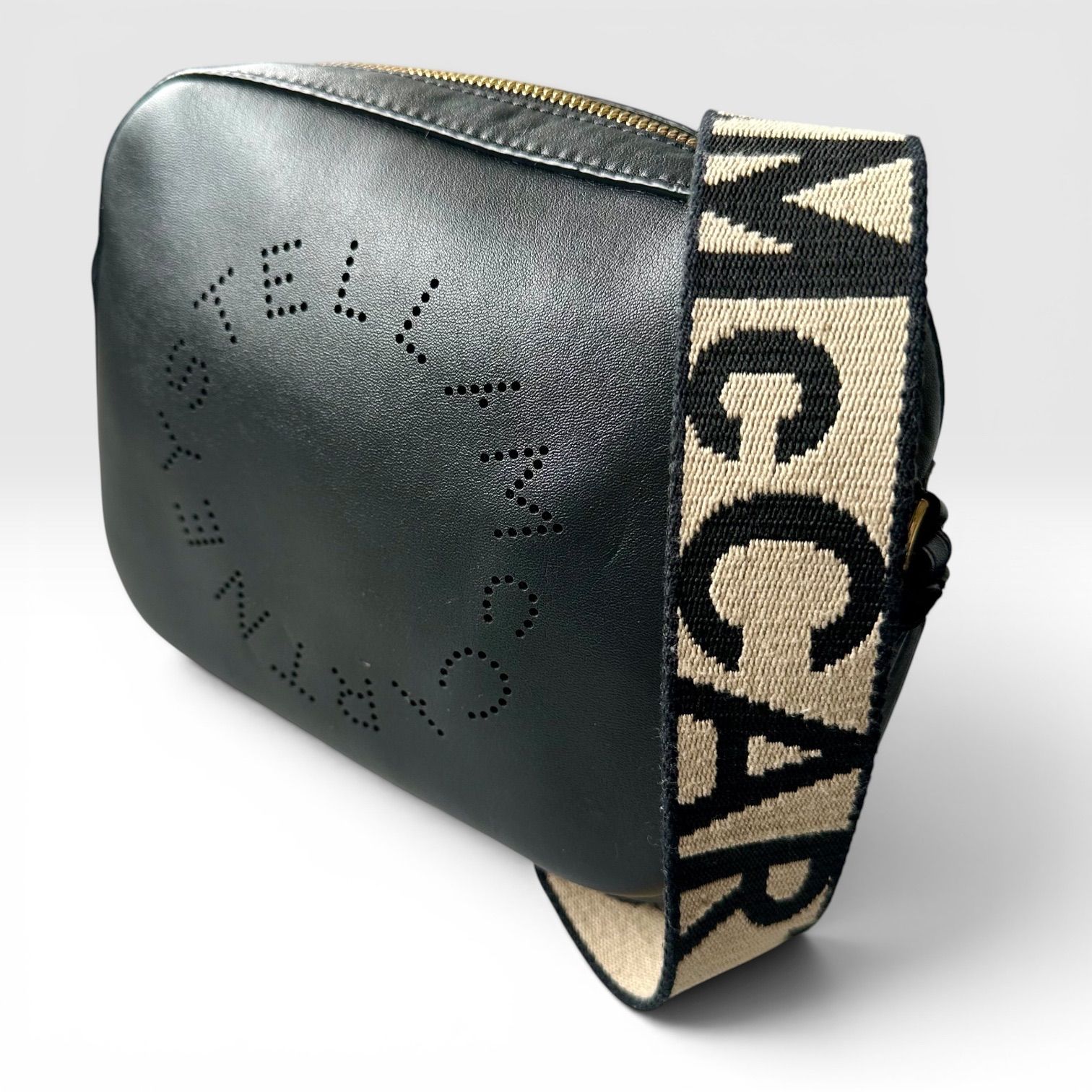 Stella McCartney 黒 カメラバッグ　ロゴ 美品】ステラマッカートニー カメラバッグ ショルダーバッグ 黒 Stella