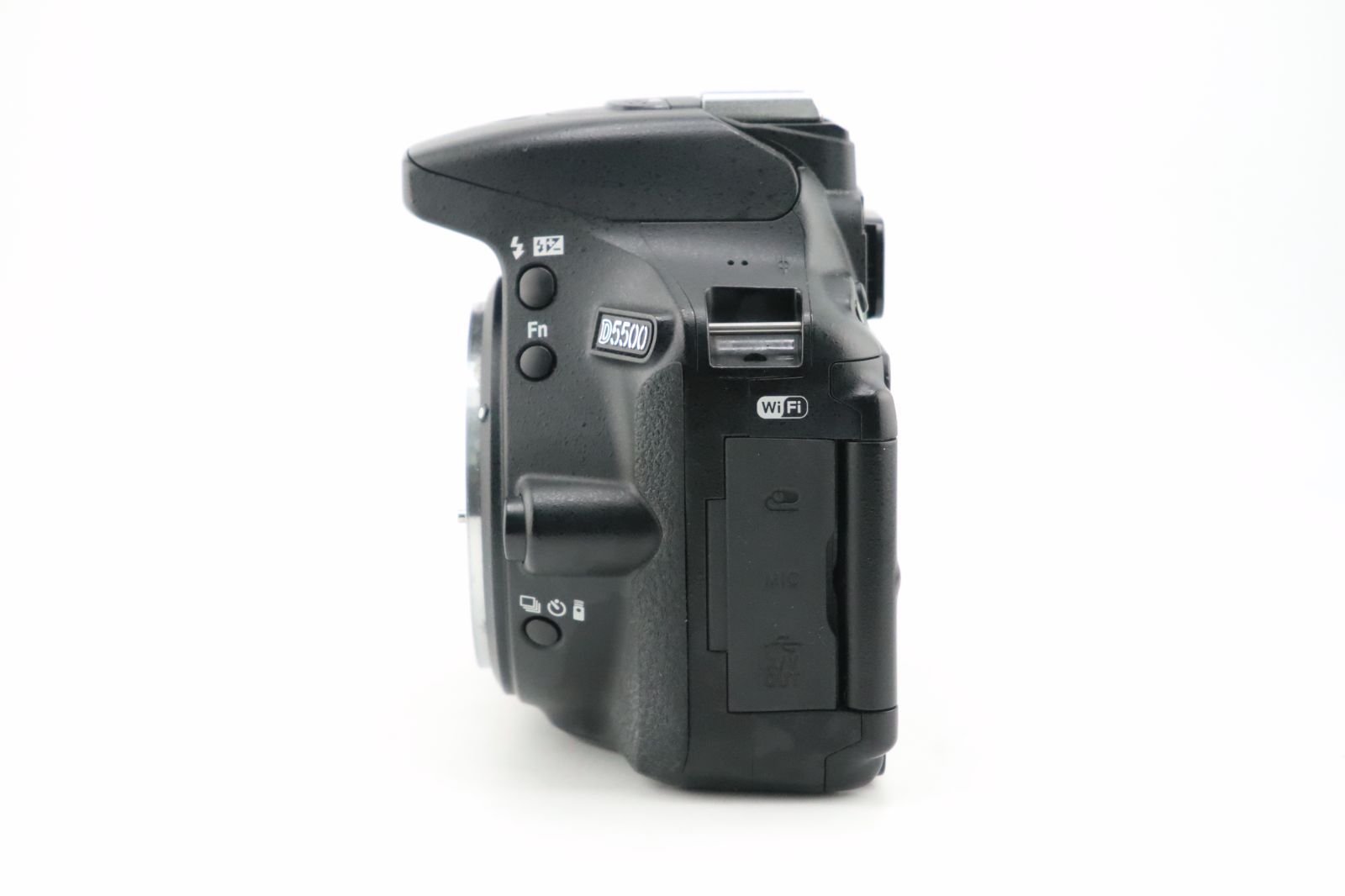 ゆちゃん∞Wi-Fi搭載機 ショット数極僅かで極美品Nikon D5500 ☆極上品☆ショット数:34,295枚☆ニコン NIKON D5500 ボディ充電器付