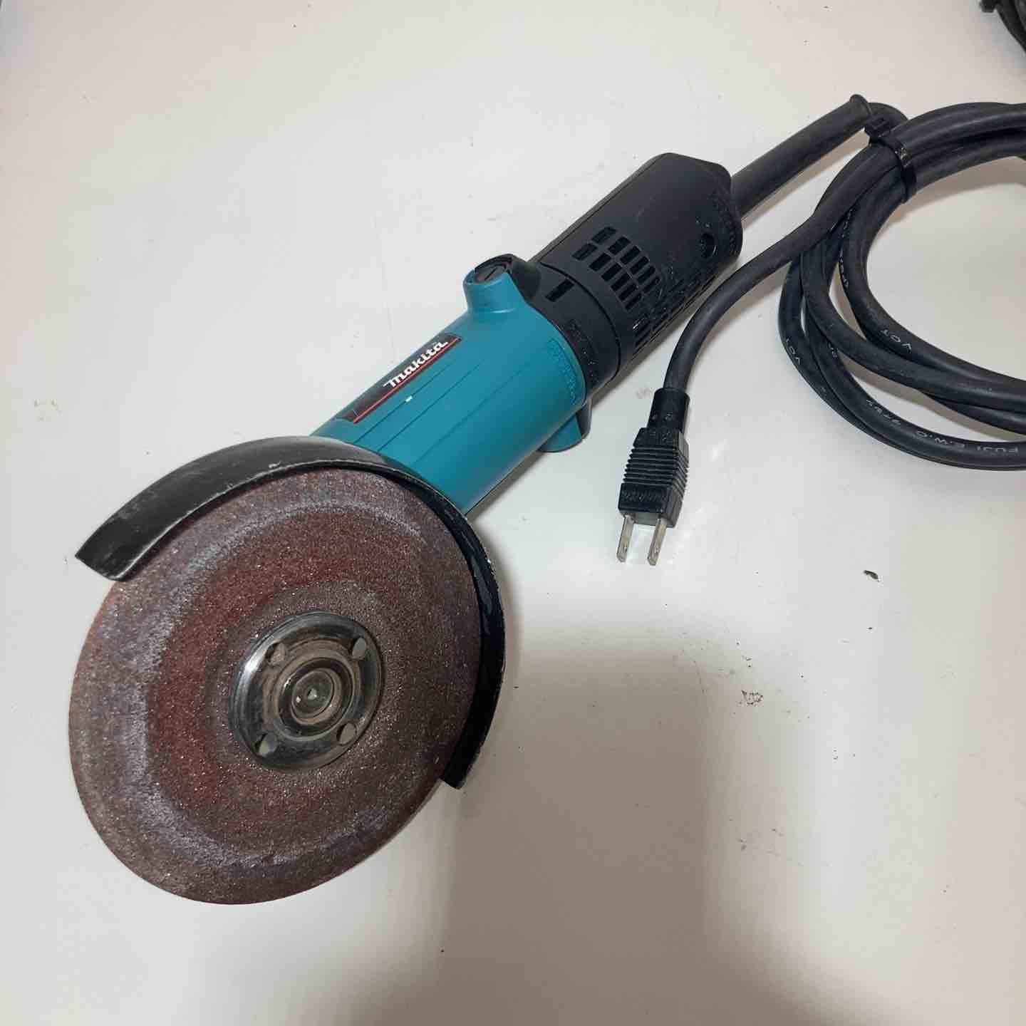 ☆マキタ(makita) 125mmディスクグラインダー 9535CB　本体のみ【戸田店】