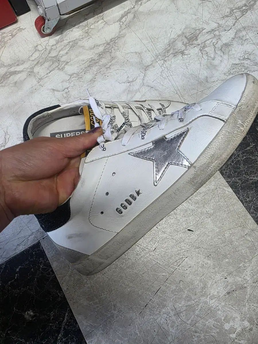 GOLDEN GOOSE ゴールデングース スニーカー