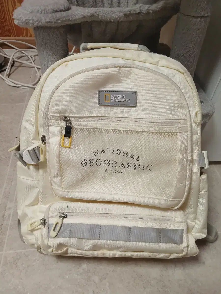 NATIONALGEOCRAPHIC National Geographic(ナショナルジオグラフィック) バックパック アイボリー