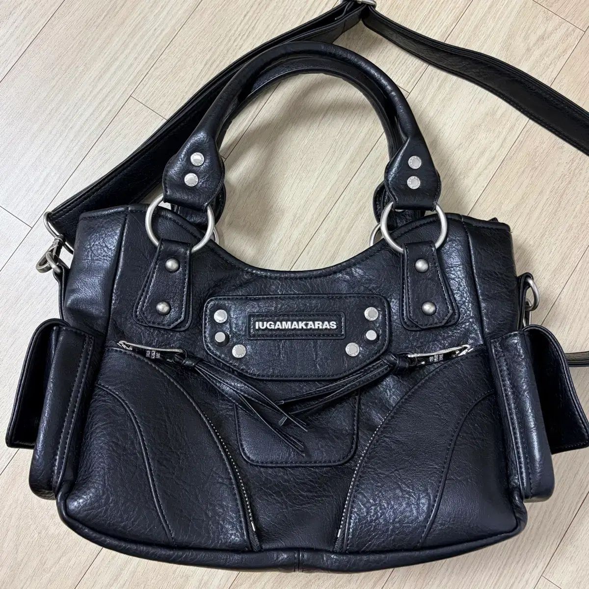 イウガマーカラス バッグ 出品