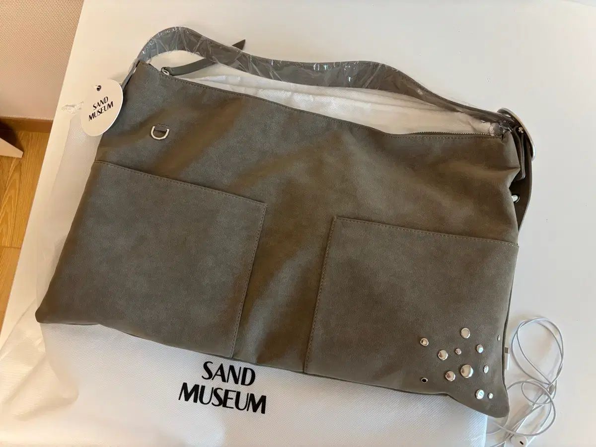 (新品) サンドMUSEUM ミュージアム ローラ HOBO BAG カーキ ベージュ