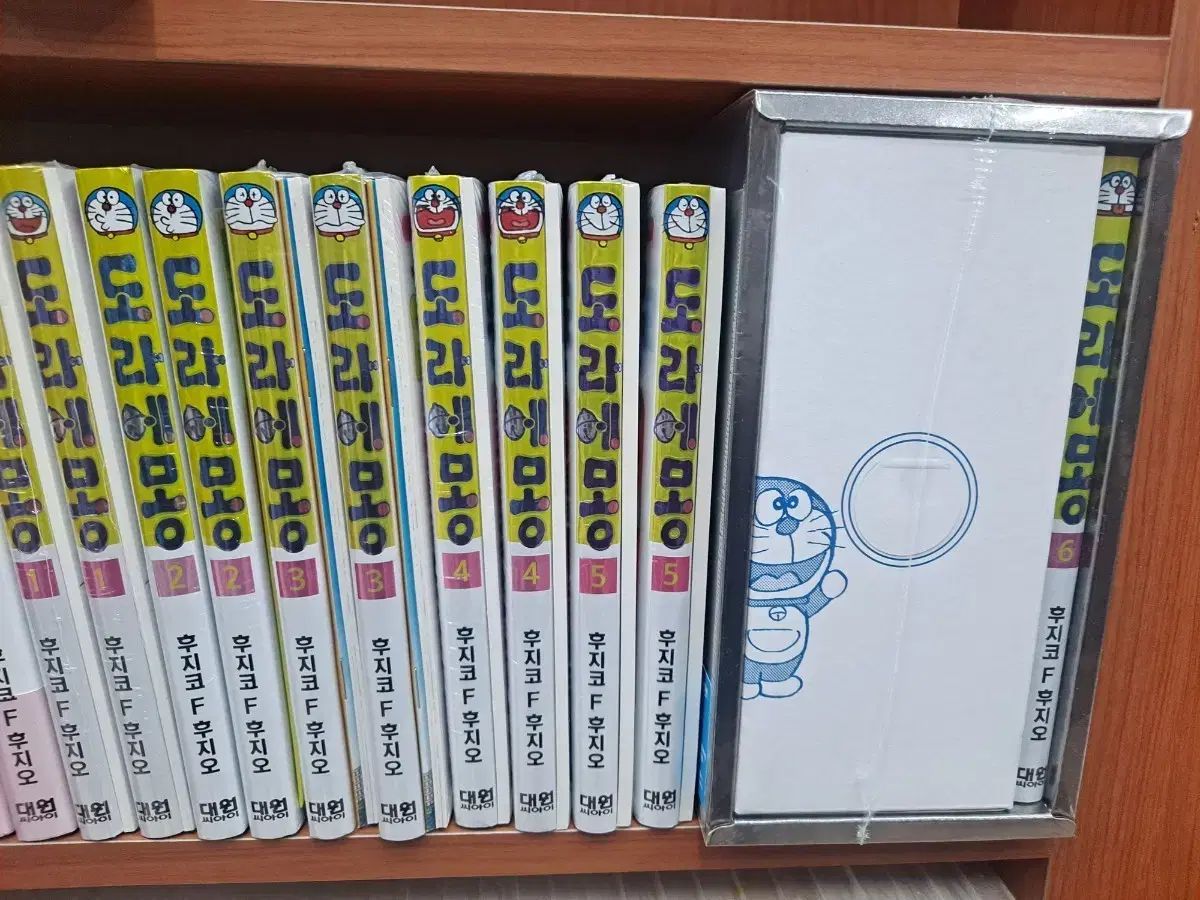 ドラえもん 漫画 セット 1 6 巻 未開封 漫画がすごく多い 安全プロ店舗